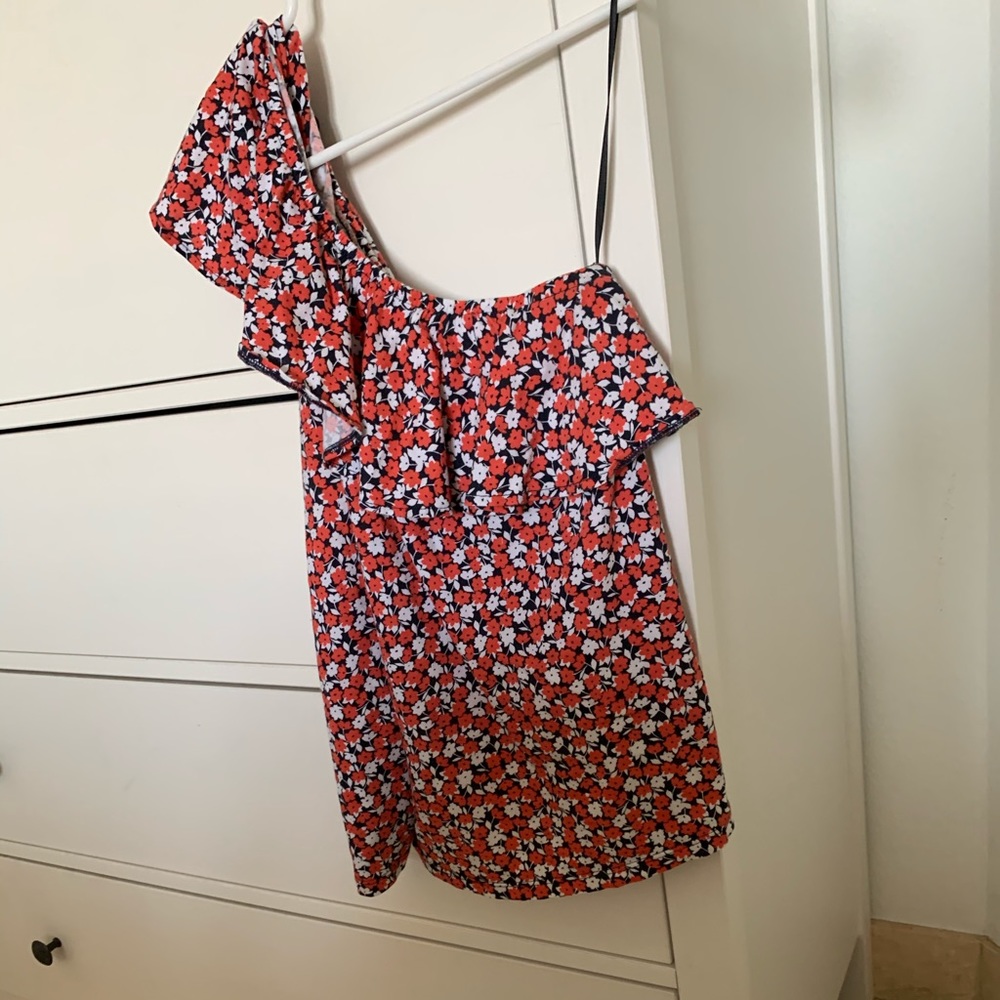 One shoulder top